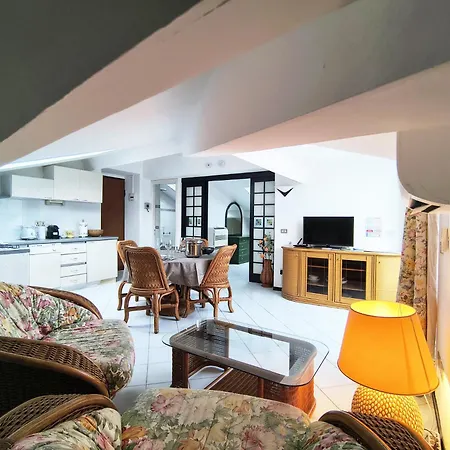Il Piano, Above The City, Close To The Sea. Daire